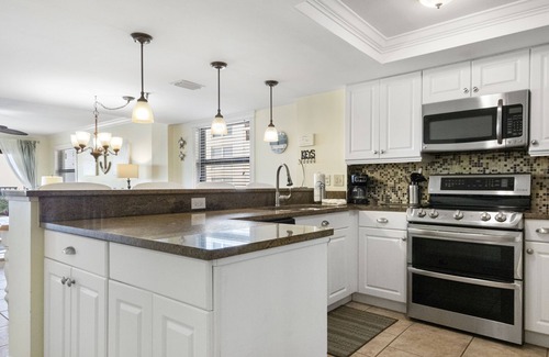 Madeira Beach Condo | 🌅 Las Brisas #207 — Gulf Front Corner Condo with Balcony & Room for 9