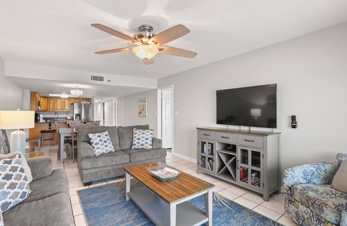Madeira Beach Condo | 🌅 Las Brisas #305 — Updated 3BR Gulf Front Condo with Balcony & Room for 10