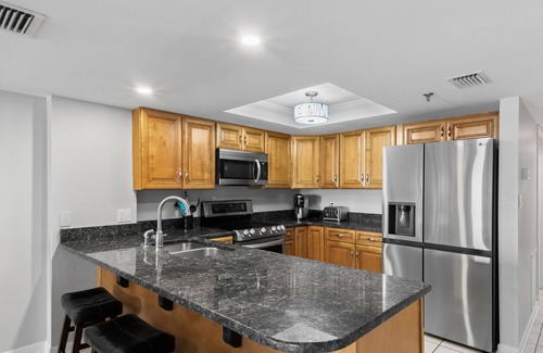 Madeira Beach Condo | 🌅 Las Brisas #305 — Updated 3BR Gulf Front Condo with Balcony & Room for 10