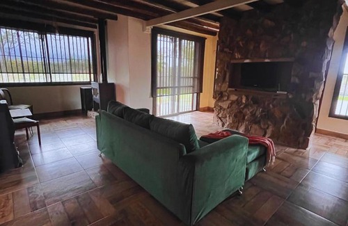 Lujan de Cuyo Villa | Las Calandrias Casa de montaña