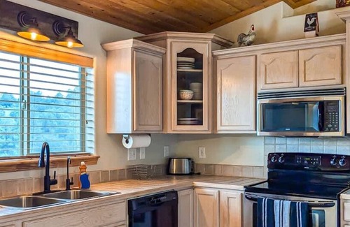 Alto House | Las Nubes Summary: La