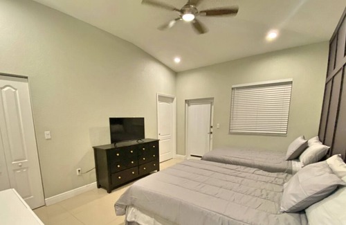 Central Fort Lauderdale House | Las olas 3br 2bath sleeps 6!! near the beach and cruises