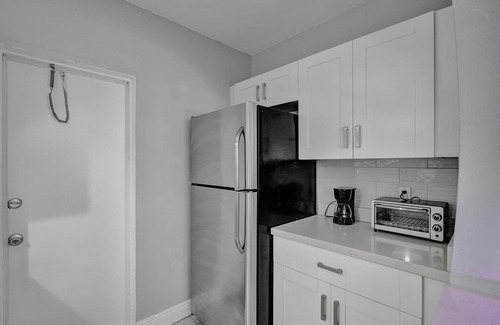 Colee Hammock Apartment | Las Olas Art Deco Oasis, Great Location