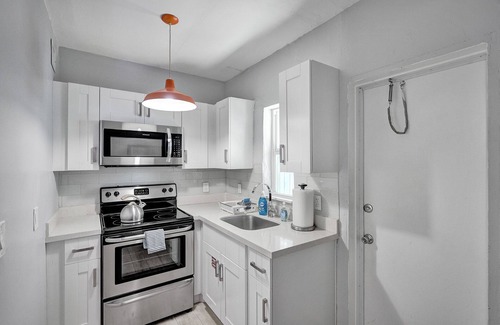 Colee Hammock Apartment | Las Olas Art Deco Oasis, Great Location
