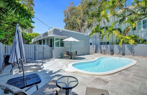 Colee Hammock Apartment | Las Olas Art Deco Oasis, Great Location