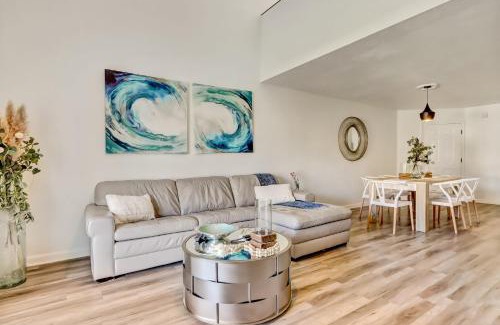Vilano Beach House | Las Olas Cabana- Close to Beach & Restaurants