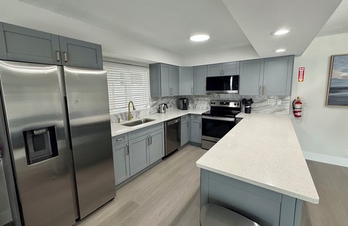 Hendricks and Venice Isles House | Las Olas Escape-Great Waterfront Duplex for 6 Pool