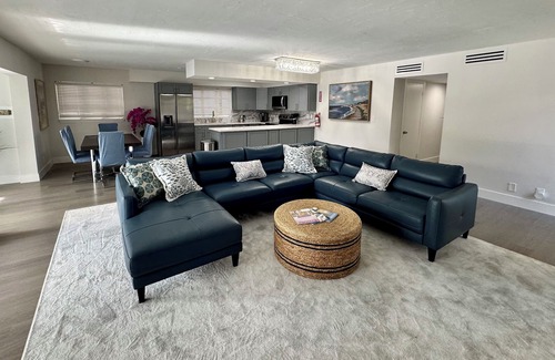 Hendricks and Venice Isles House | Las Olas Escape-Great Waterfront Duplex for 6 Pool