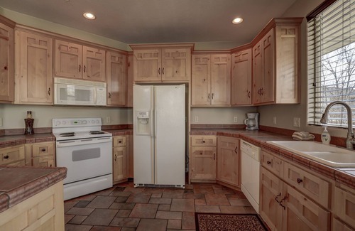 St. George Condo | Las Palmas Resort | Poolside Condo | Strong Wifi | Bunkbeds | #1709