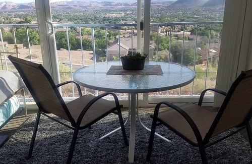 St. George Condo | Las Palmas Water Park Resort beautiful views, clean and quiet free WiFi .