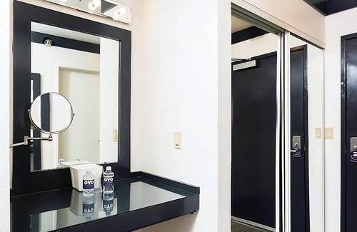 Las Vegas Hotel | Las Vegas Adventure! Spacious Unit! Short Drive to Shark Reef Aquarium