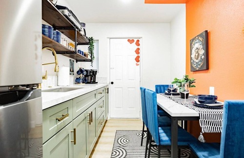 Gateway District House | Las Vegas Downtown Private Modern x2 Suite Retreat
