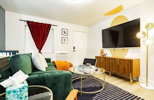 Gateway District House | Las Vegas Downtown Private Modern x2 Suite Retreat
