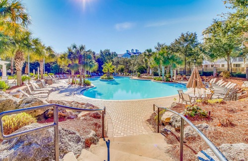 Baytowne Wharf Apartment | LaSata beauty with patio, pools, hot tubs, fitness center, AC & beach access