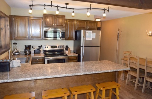 Red River Cabin | Last Chance - In Town - Pet Friendly! - Satellite - Gas Grill - Gas Fireplace -