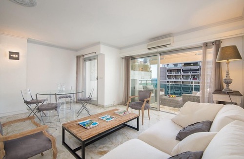 Cannes City Centre Apartment | Last floor sea view - 100m Croisette and beaches - 5 min Palais