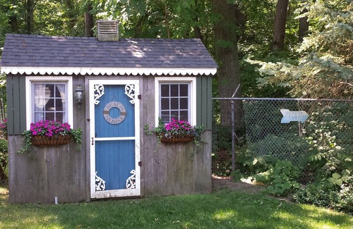 Historic Old Town Cottage | LAST MINUTE SPECIAL~ Romantic Cottage on the Woods near Lake Ontario!