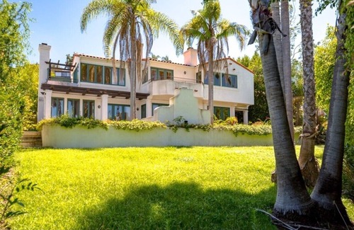 Country Club House | Last Minute Deals/Great Family Home/A/C/Hot Tub/Close to All