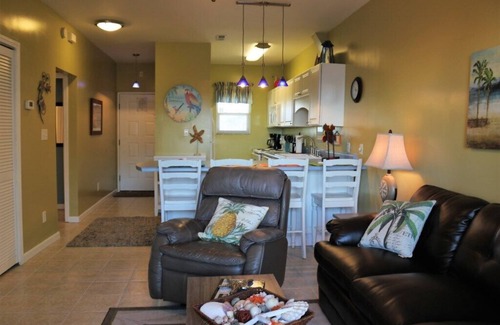 Pensacola Beach Condo | Last minute discounts - Steps to the Bay - Baywatch A1