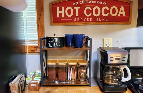 Blue Ridge Cabin | Last minute discounts. Cabin with Hot Tub & King Bed
