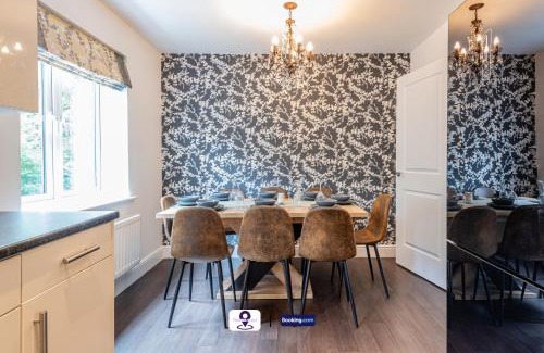 Wakefield House | Last-Minute Escapes ! Summer Days l RTM Stay l 4 -Bed House By Finesse Stays Short Lets & Serviced Accommodation Wakefield With Parking, Contractors