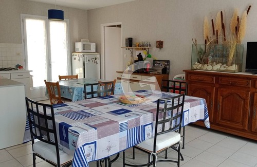 Longeville-sur-Mer House | Last Minute! Cozy Beach House for 4, 150m from Rocher Beach, Longeville-sur-Mer