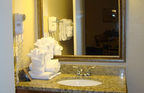 New Smyrna Beach Resort | LAST MINUTE GETAWAY! OCEAN VIEW 2 Bdrm Lockout-Coconut Palms Beach Resort II