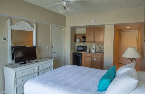 New Smyrna Beach Resort | LAST MINUTE GETAWAY! OCEAN VIEW 2 Bdrm Lockout-Coconut Palms Beach Resort II
