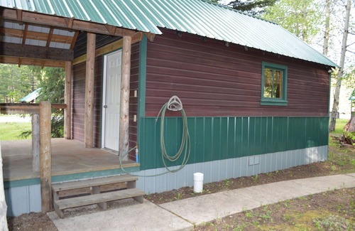 Essex Cabin | Last minute Plan to Glacier Guest Cabin Sauna