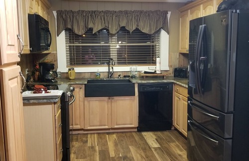Pigeon Forge Cabin | Last Minute Rate Discount!nAugust & September nMountain Getaway nBook Now!n nn