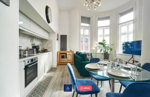 Dartmouth Park Apartment | Last-Minute Reserve l Sleeps Up to 4 Guests l Flat 1 l One-Bedroom Apartment with King Bed and High Ceilings Near Camden by Live London Short Lets & Serviced Accommodation
