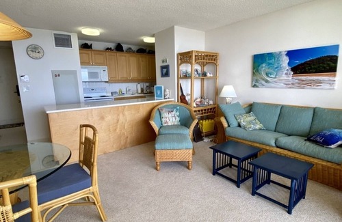 Kihei Condo | LAST MINUTE SUMMER DEALS- Oceanfront getaway in Kihei, Maui.