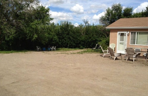 Regina Beach Cabin | Last Mountain Getaways-Units #1+#2-Regina Beach, Sk