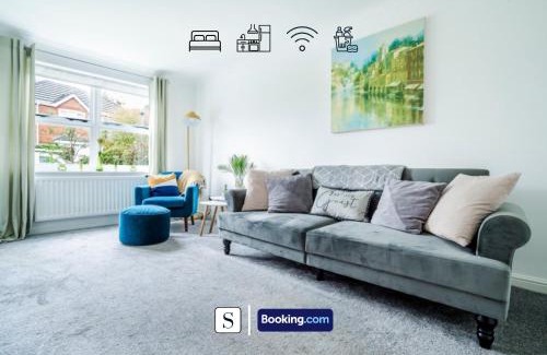 Upper Dicker Apartment | LastMinOffer 10pc Off I An Executive 2BR House with Calming Decor I Parking and Garden I Long term rates available I SILVA Short Term Lets 4 out of 5 from over 650 stays