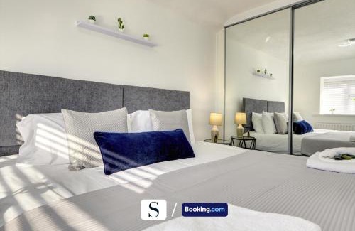 Knowle Sands Apartment | LastMinOffer 10pc Off I A Lovely Executive Home for Families or Contractors I A Lovely Garden and Parking Space I Wifi I Early check-in or Long Term Rates Available I SILVA Short Term Lets 4 out of 5 from over 650 stays
