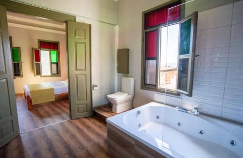Ayvalik City Center House | Latibule Macaron Guest House