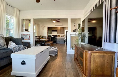 Logan Heights House | Latin Charm and Local Comfort -NEW- 5 minutes to Downtown! Near MTS
