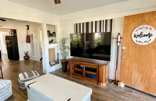 Logan Heights House | Latin Charm and Local Comfort -NEW- 5 minutes to Downtown! Near MTS