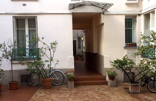 Jardin des plantes Apartment | Latin Quarter, close to rue Mouffetard, gardens, Sorbonne, central, well connected