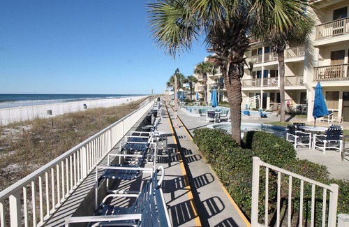 Fort Bay Condo | Latitude 29! Spectacular oceanfront views!1BD/2BA. Sleeps 6