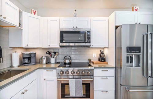 Scarborough House | Latitude Adjustment – Walk to Beach & Dining!