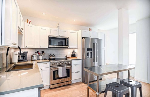 Scarborough House | Latitude Adjustment – Walk to Beach & Dining!