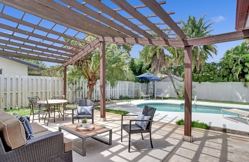 Oakland Park House | Lauderdale!* NEW! 2/2 pool home. Sleeps 6-8! 5 minutes to beach!