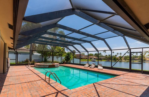 Lauderhill House | Lauderhill Waterfront 5BR Home with Private Pool! This is Paradise! NEW