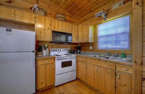 Blue Ridge Cabin | Laughing Hippo is a classic mountain cabin