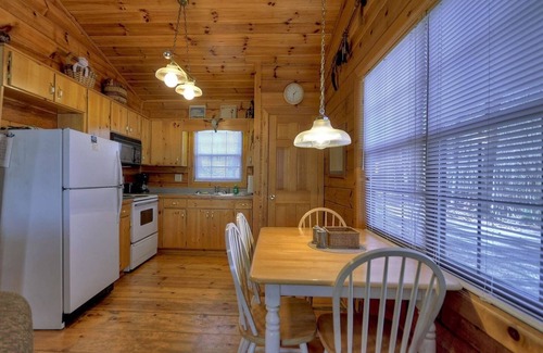 Blue Ridge Cabin | Laughing Hippo is a classic mountain cabin