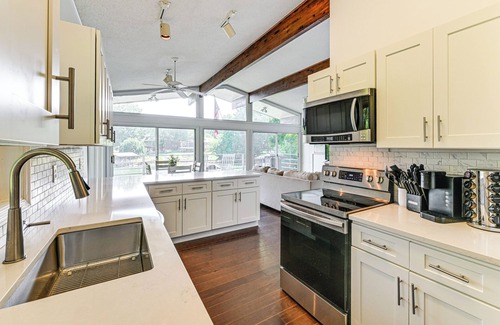 Mount Mourne Cottage | Launch & Dock: Lake Norman Retreat w/Scenic Deck