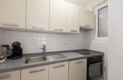 Ljubljana Old Town Apartment | Laura Tour As/Charming 1BR, AC, quiet apartment by Town Hall