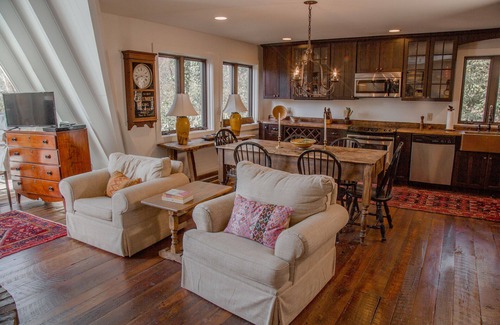Lake Sequoyah House | Laurel Cottage- Close to Downtown Charming A-Frame Retreat