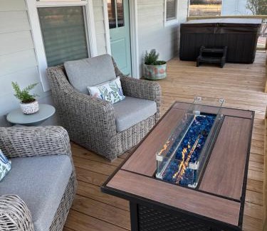 Fredericksburg House | Laurel Court Cottages- A Pickleball Getaway